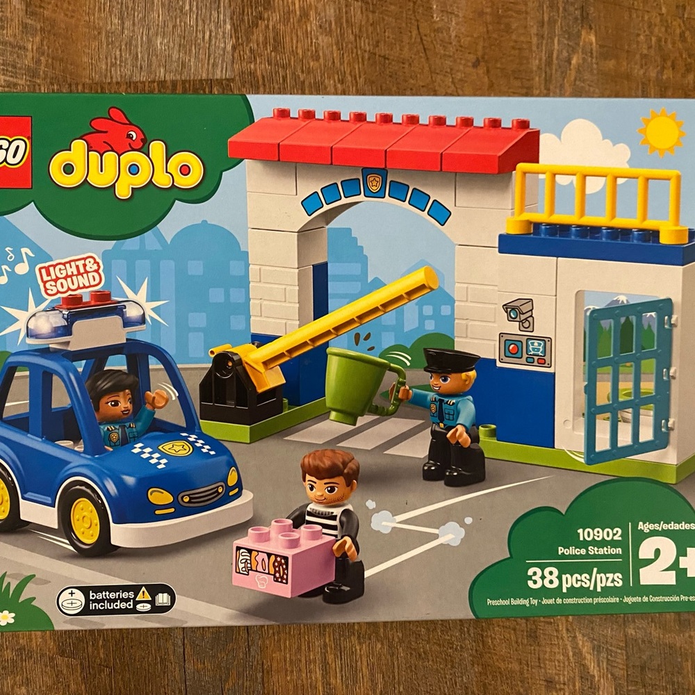 Lego Duplo 10902 Town Police Station, new, retired, lights & sound Age 2+ 38 pcs